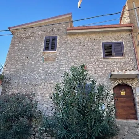 Stalla Con Living Esterno Vista Mozzafiato Appartamento Norma